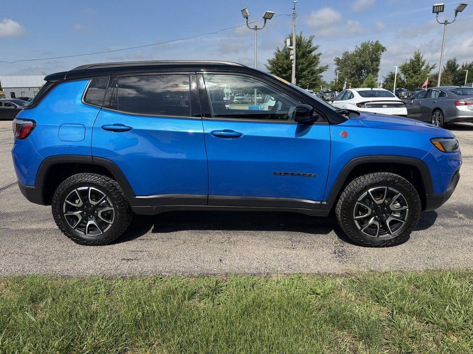 Used 2024 Jeep Compass Trailhawk AWD/4WD image 6