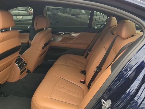Used 2021 BMW 750i xDrive w/ Executive Package image 13