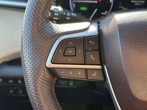 Certified 2023 Toyota Sienna Platinum image 10