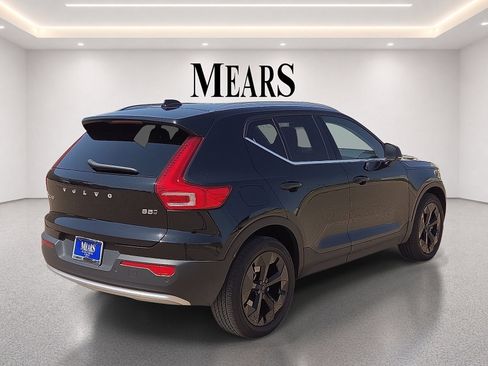 Used 2024 Volvo XC40 B5 Plus AWD/4WD image 5