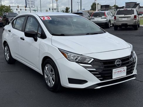 Used 2023 Nissan Versa S FWD image 3