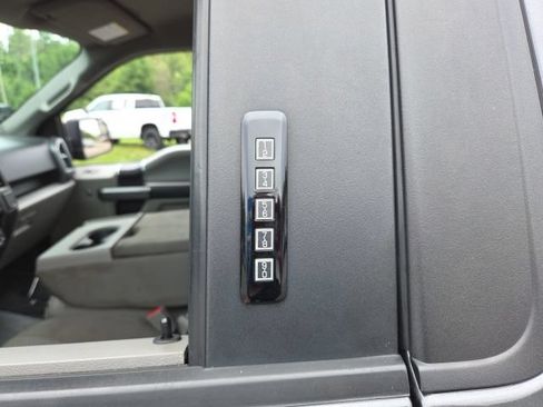 Used 2020 Ford F150 XLT w/ Heavy-Duty Payload Package AWD/4WD image 12