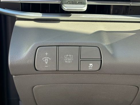 Used 2024 Hyundai Elantra Blue image 3