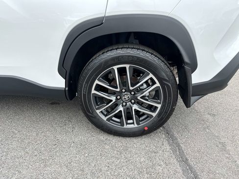 Used 2026 Toyota Corolla Cross XLE w/ Convenience Package image 7