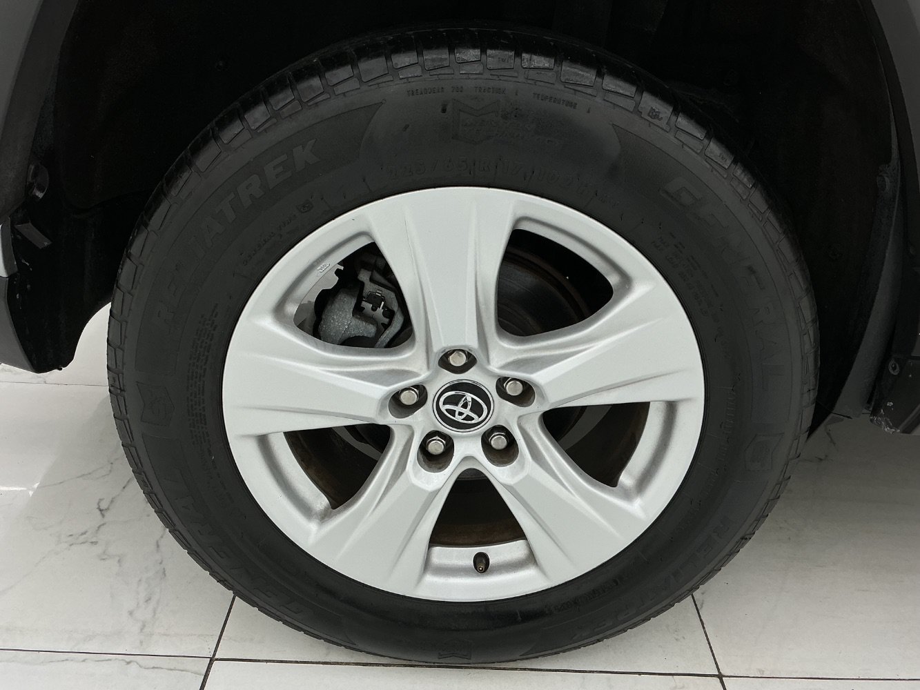 Used 2020 Toyota RAV4 XLE FWD image 47