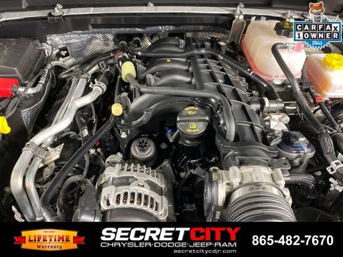 Used 2025 Jeep Wrangler Sport AWD/4WD image 33