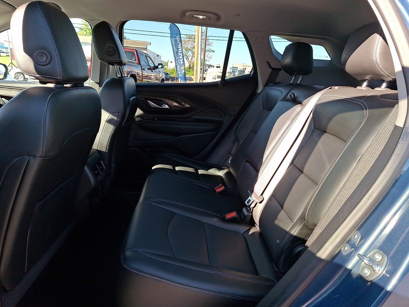 Used 2024 GMC Terrain SLT AWD/4WD image 10