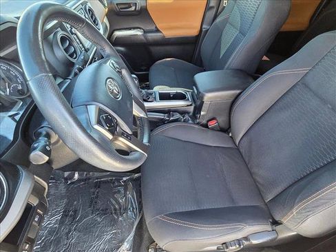 Used 2018 Toyota Tacoma SR5 RWD image 14
