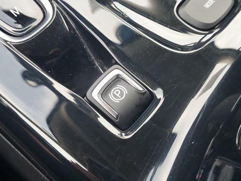 Used 2021 Buick Envision Essence w/ Technology Package I FWD image 31