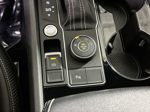 Used 2022 Volkswagen Atlas Cross Sport SE image 27