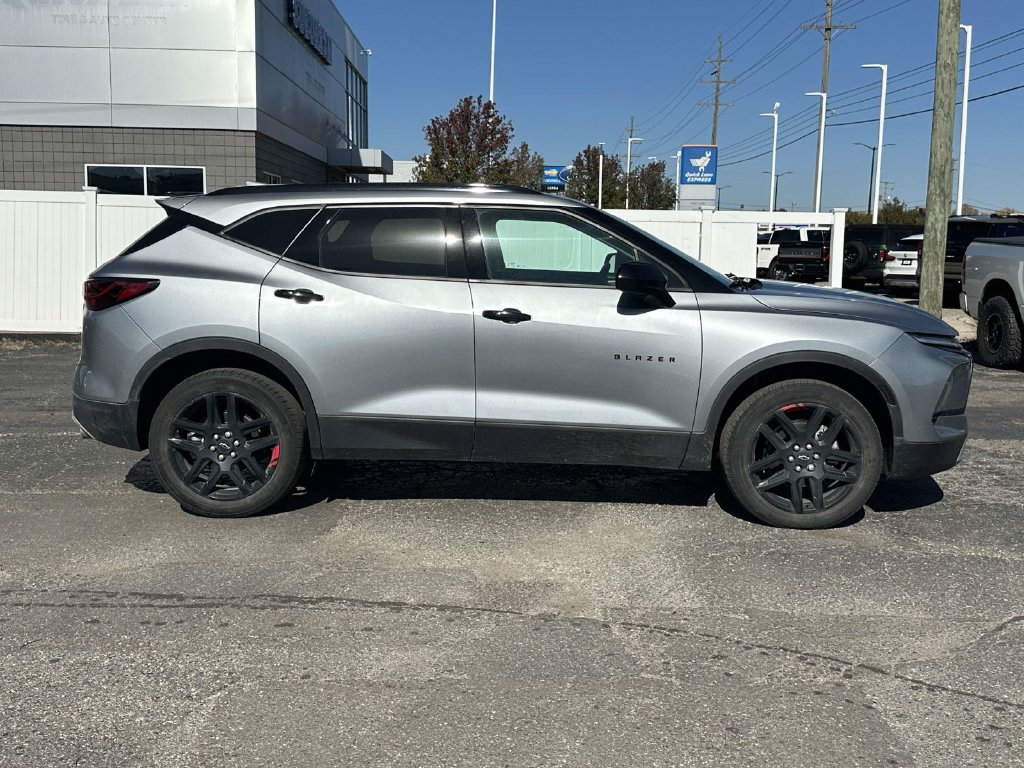 Used 2024 Chevrolet Blazer LT w/ Redline Edition FWD image 2