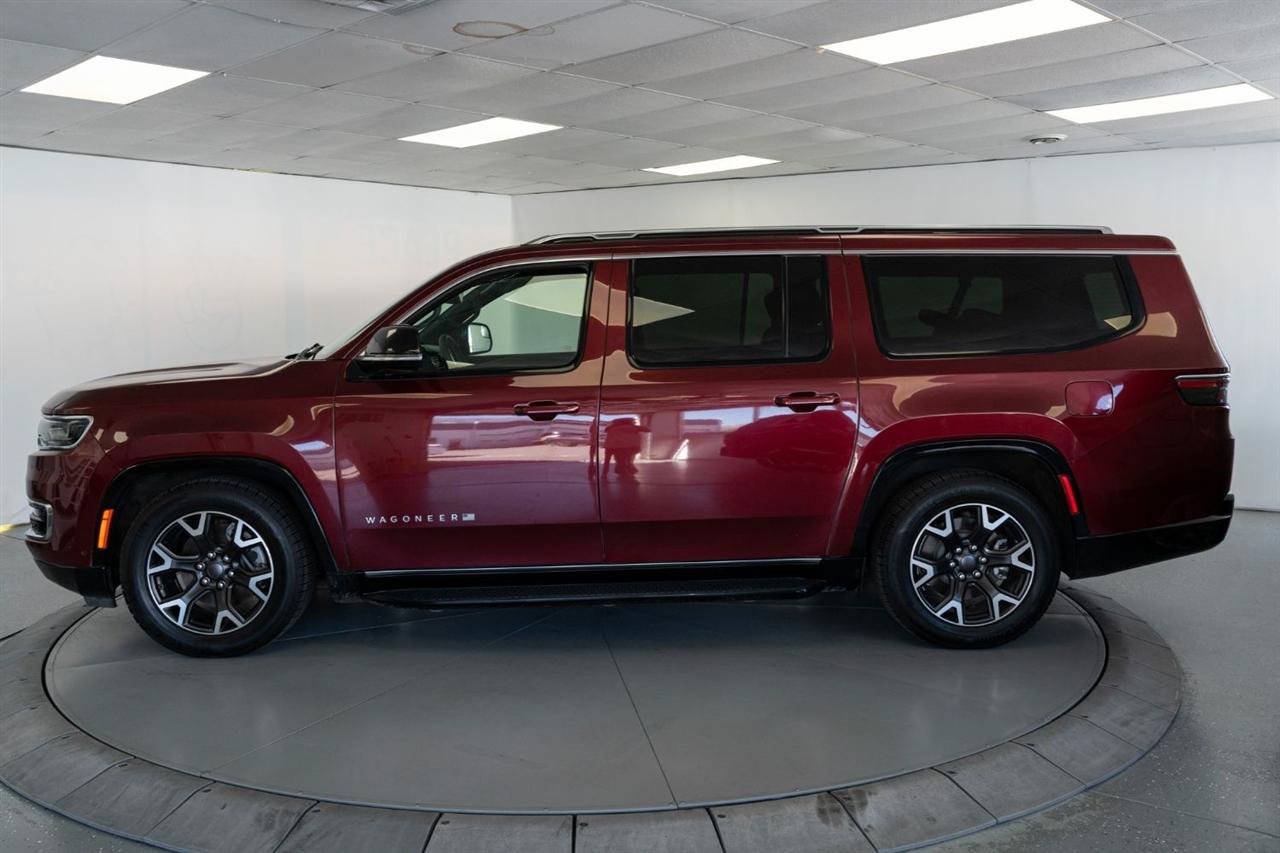 Used 2024 Jeep Wagoneer L Series III w/ Flexible Seating Group AWD/4WD image 4