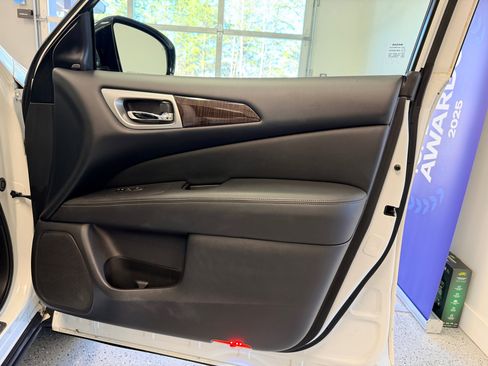 Used 2015 Nissan Pathfinder SL w/ SL Premium Package image 25