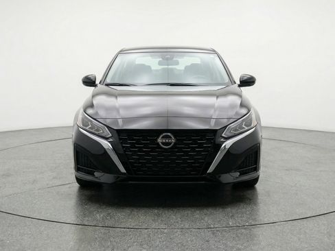 Used 2025 Nissan Altima 2.5 SV image 2