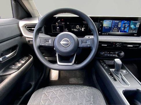 Used 2026 Nissan Kicks SV w/ SV Premium Package FWD image 8