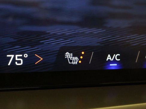 Used 2025 Chevrolet Traverse LT image 54