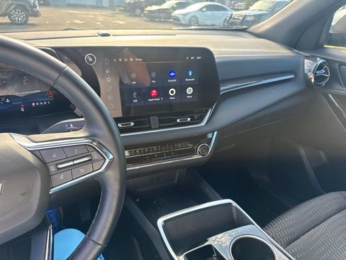 Used 2025 Chevrolet Equinox LT w/ Safety and Technology Package FWD image 10