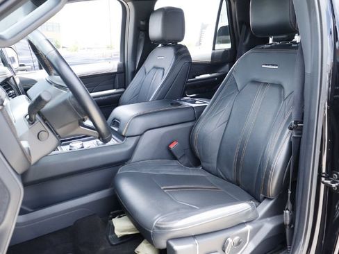 Used 2023 Ford Expedition Platinum AWD/4WD image 5