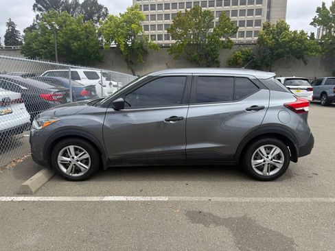 Used 2020 Nissan Kicks S FWD image 9