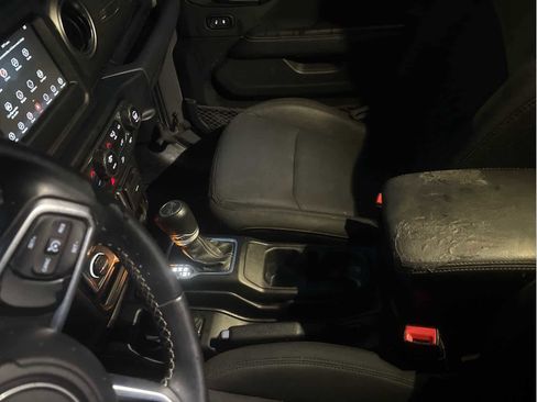 Used 2020 Jeep Wrangler Unlimited Sahara image 23