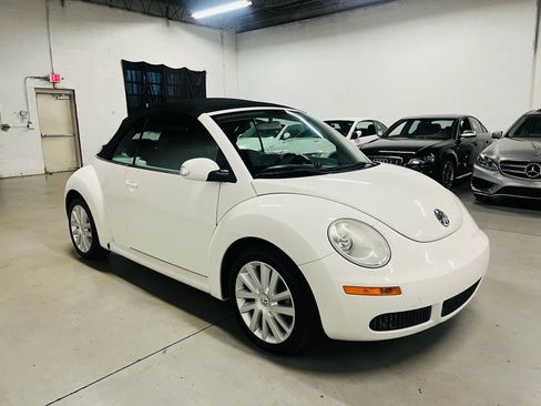 Used 2009 Volkswagen Beetle S FWD image 4