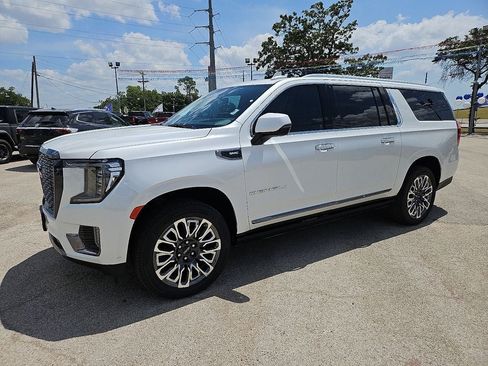 Used 2023 GMC Yukon XL Denali Ultimate AWD/4WD image 2
