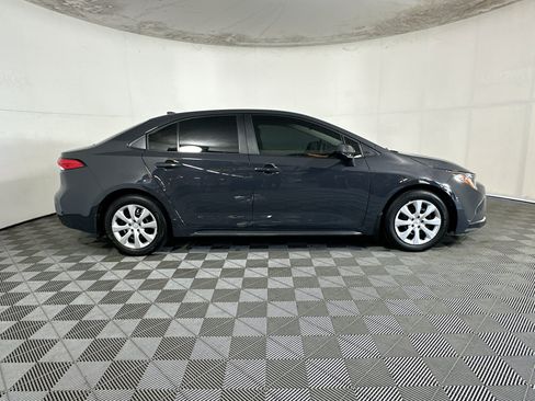 Used 2025 Toyota Corolla LE FWD image 2