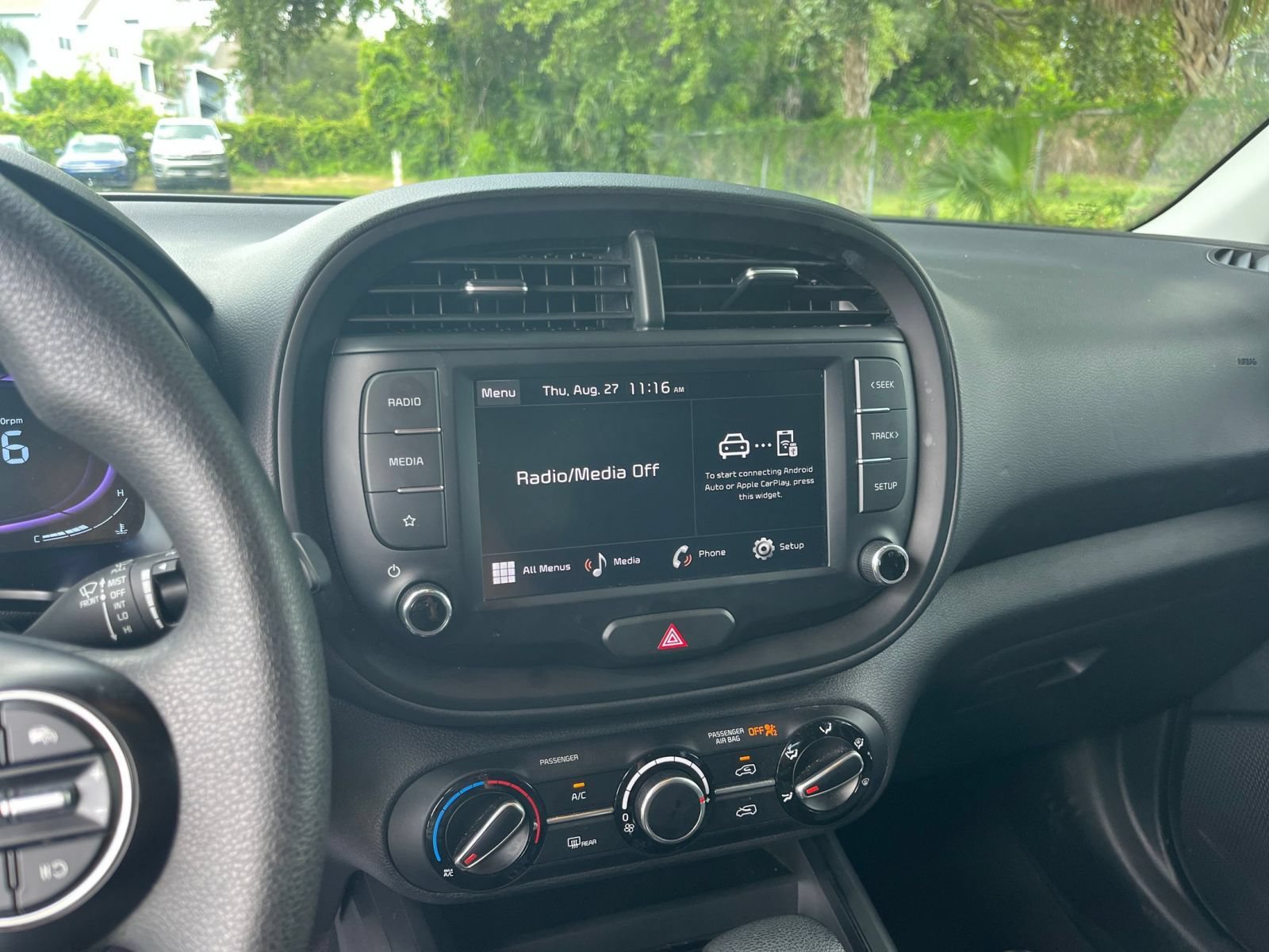 Used 2025 Kia Soul LX w/ LX Technology Package FWD image 16