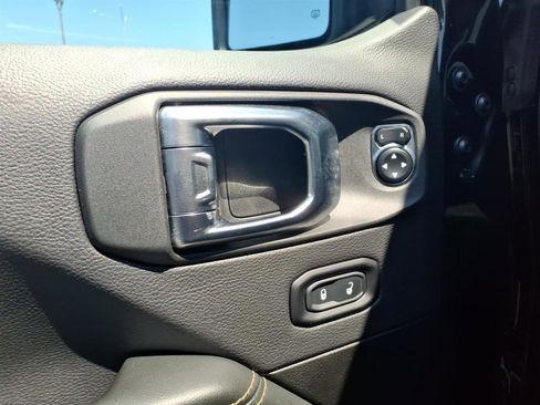 Used 2025 Jeep Wrangler Unlimited Sahara AWD/4WD image 6