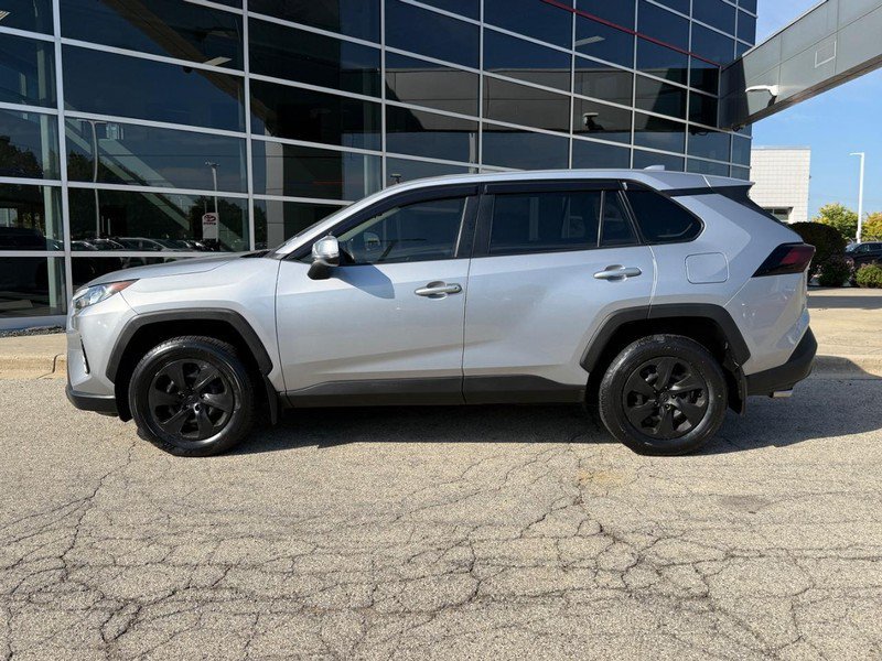 Used 2022 Toyota RAV4 LE AWD/4WD image 6
