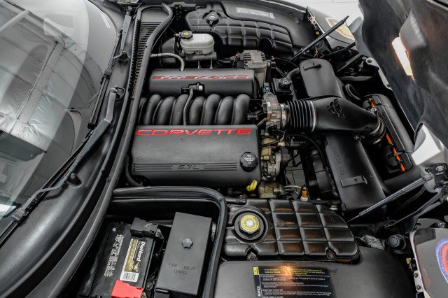 Used 2004 Chevrolet Corvette Coupe w/ Preferred Equipment Group RWD image 33