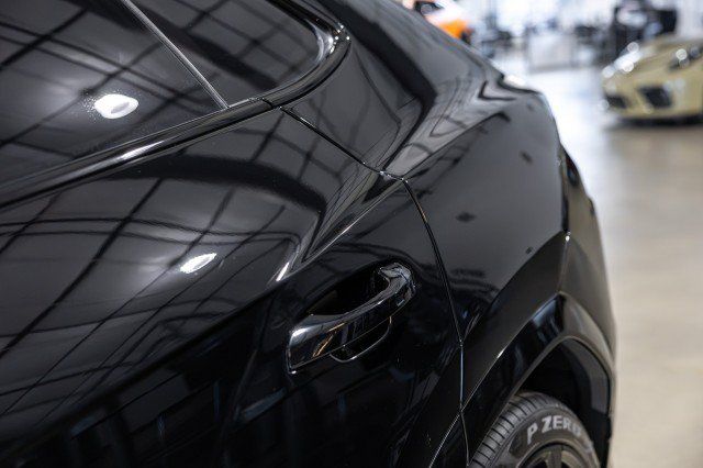 Used 2022 Lamborghini Urus AWD/4WD image 27