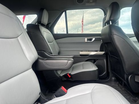 Used 2021 Ford Explorer XLT w/ Equipment Group 202A RWD image 32