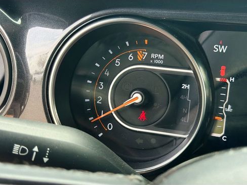 Used 2022 Jeep Wrangler Unlimited Sport AWD/4WD image 36