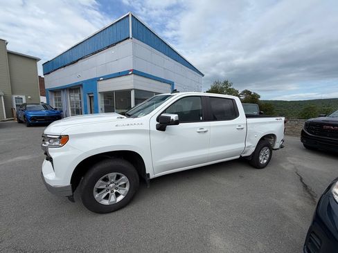 Used 2025 Chevrolet Silverado 1500 LT AWD/4WD image 2