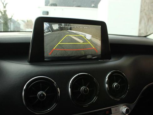 Used 2018 Kia Stinger Premium image 32