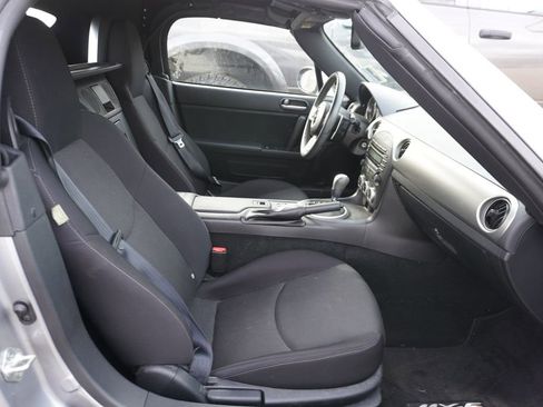 Used 2009 MAZDA MX-5 Miata Touring image 8