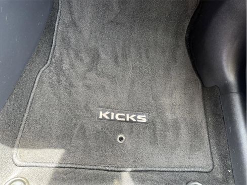 Used 2018 Nissan Kicks SV FWD image 23