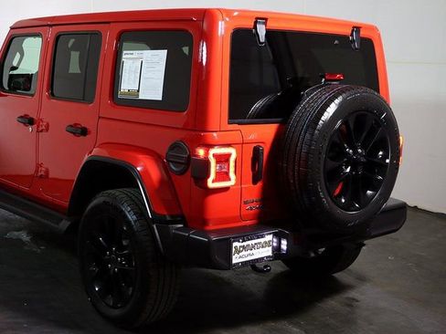Used 2025 Jeep Wrangler Unlimited Sahara AWD/4WD image 11