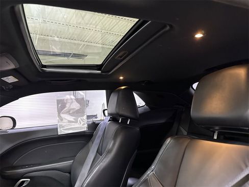 Used 2015 Dodge Challenger SXT Plus image 20