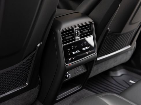 Certified 2026 Porsche Cayenne Coupe image 28