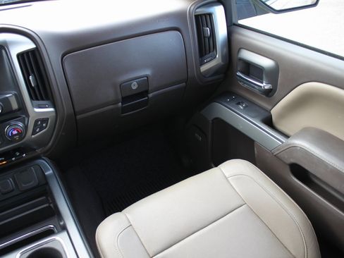 Used 2017 Chevrolet Silverado 1500 LTZ Z71 w/ LTZ Plus Package image 7