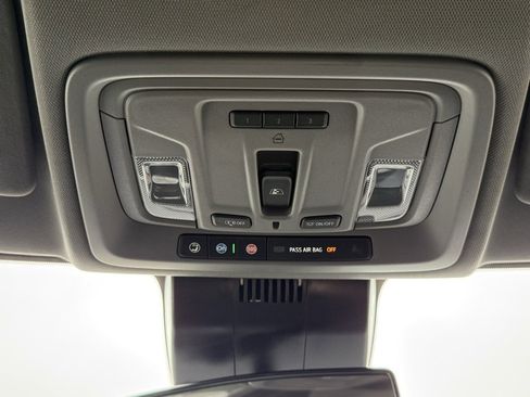 Used 2025 Chevrolet Silverado 1500 LT image 25