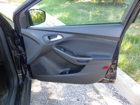 Used 2016 Ford Focus SE w/ Equipment Group 201A FWD image 40