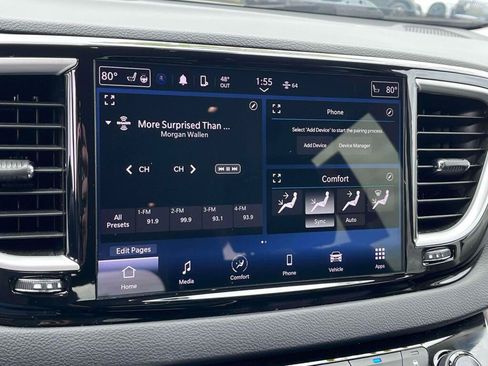 Used 2024 Chrysler Pacifica Touring-L FWD image 24