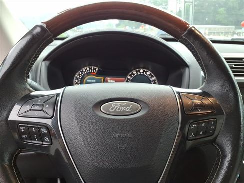 Used 2018 Ford Explorer Platinum AWD/4WD image 19