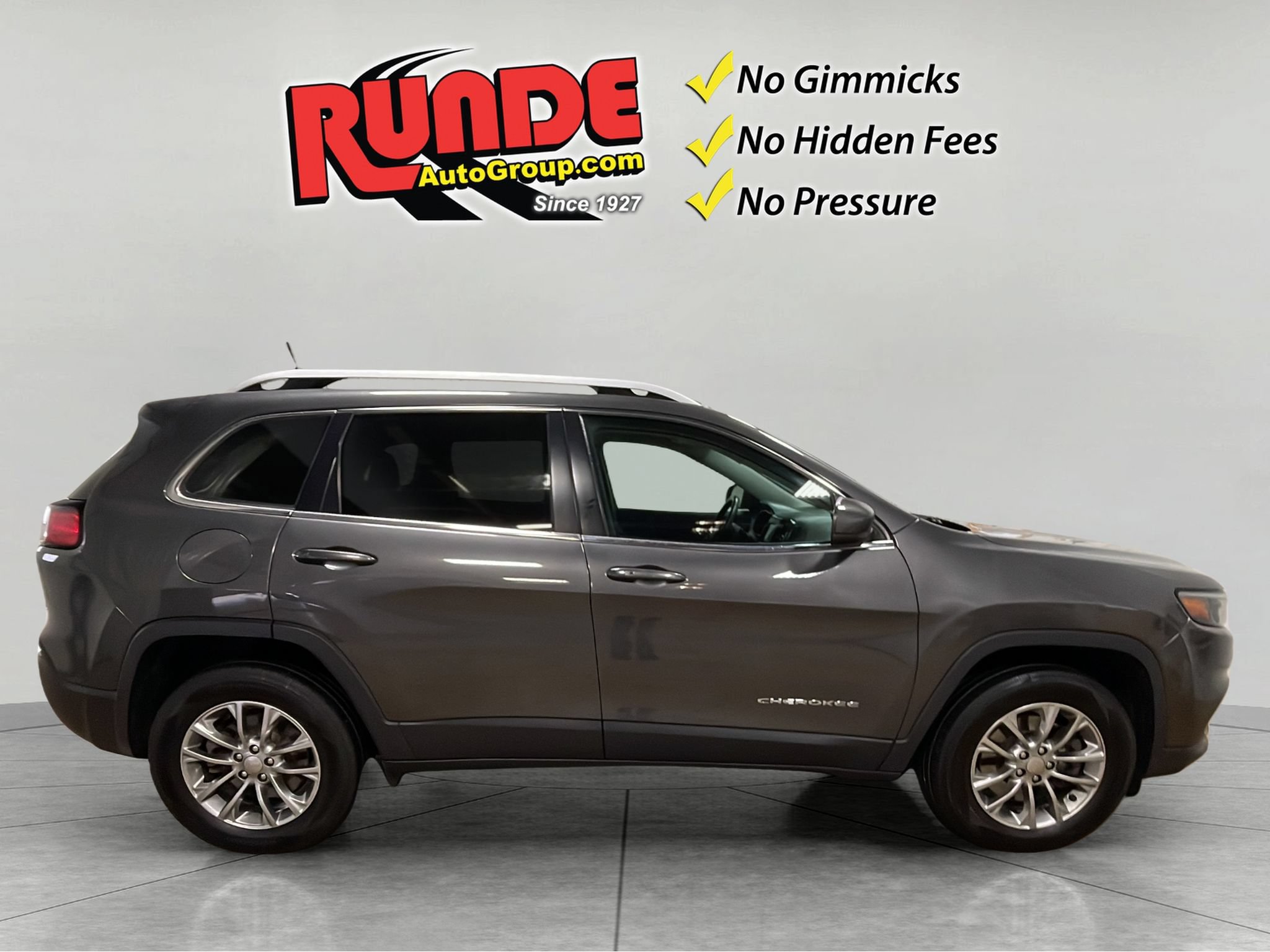 Used 2019 Jeep Cherokee Latitude Plus w/ Cold Weather Group AWD/4WD image 7