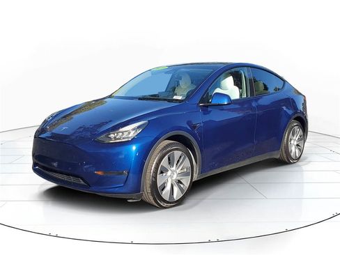 Used 2020 Tesla Model Y Long Range image 3