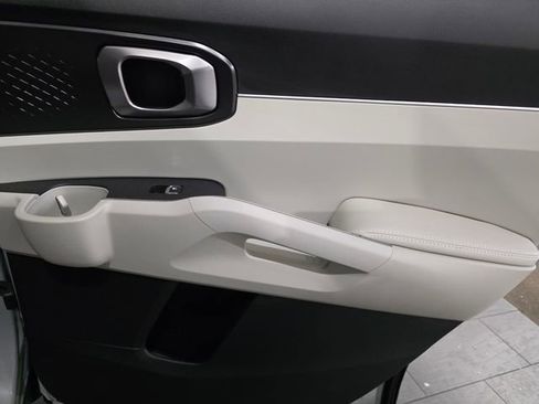 Used 2025 Kia Sorento S image 12