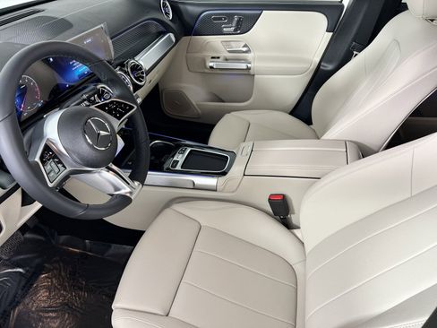 Used 2025 Mercedes-Benz GLB 250 image 4
